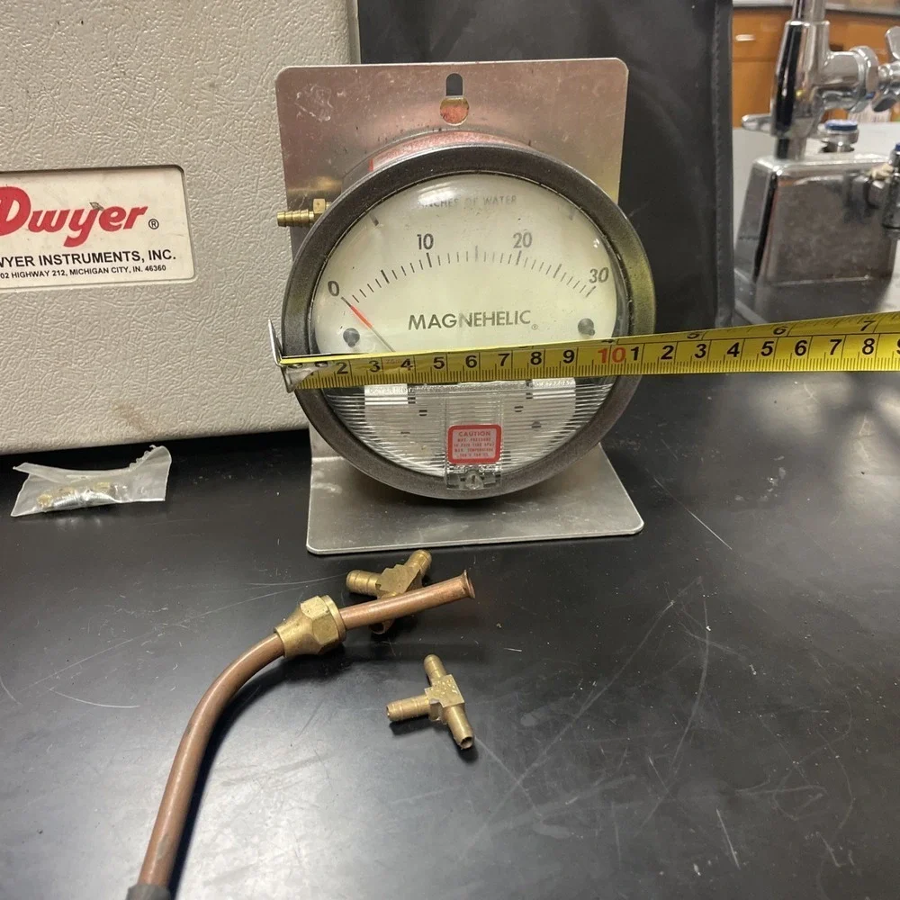 Dwyer 2030 Magnehelic Differential Pressure Gauge‎ (0-30